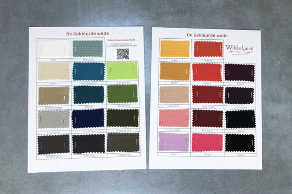 Stalenkaart van alle stofjes van de gekleurde canvaswade voor een duurzame en kleurrijke uitvaart.